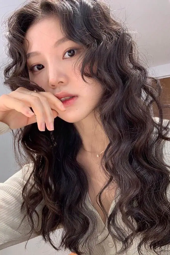 12 Korean celebrities who rock shoulderlength hair that will make you want  a hair makeover RN  Daily Vanity Singapore