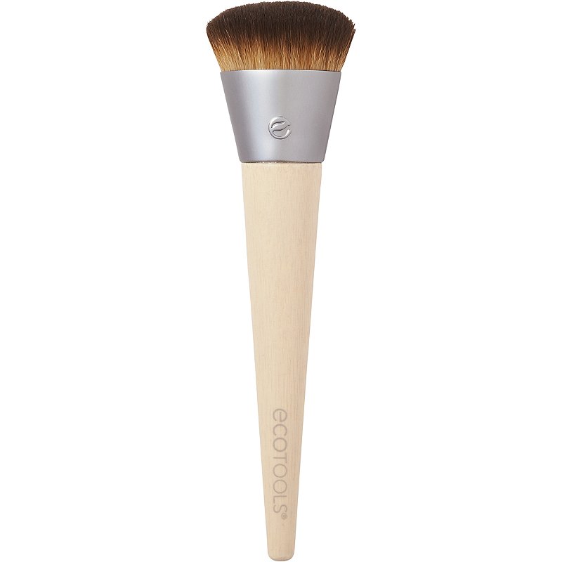 Brush, Sponge or Fingers for Foundation? Here’s Our Opinion