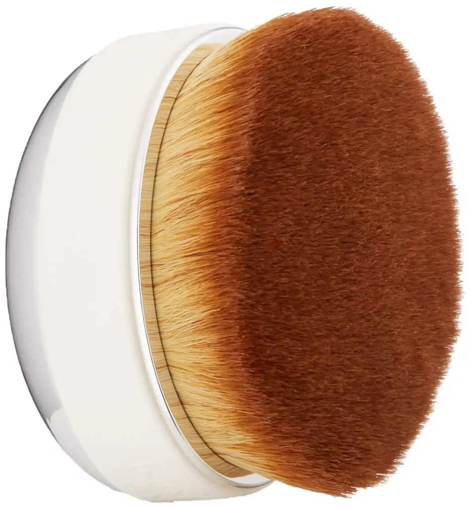 Brush, Sponge or Fingers for Foundation? Here’s Our Opinion