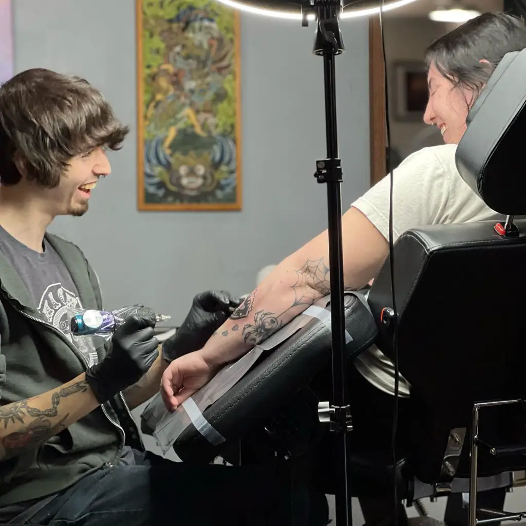 hydraulic vs electric tattoo chair
